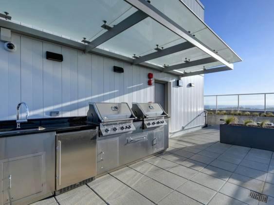 Downtown Victoria, Modern Condo, Parking, Spectacular Views. Exterior photo