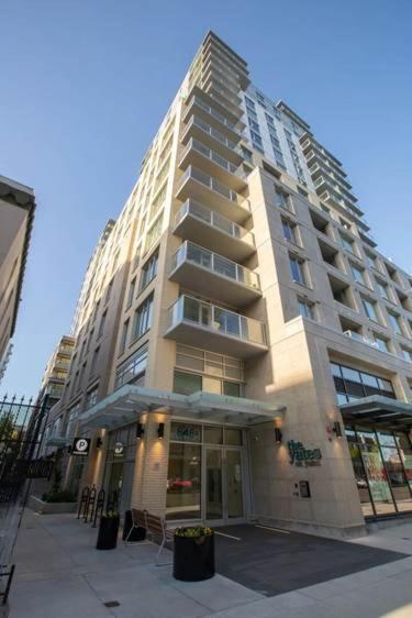 Downtown Victoria, Modern Condo, Parking, Spectacular Views. Exterior photo