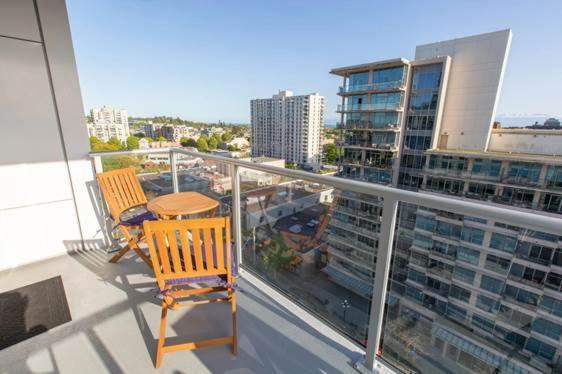 Downtown Victoria, Modern Condo, Parking, Spectacular Views. Exterior photo